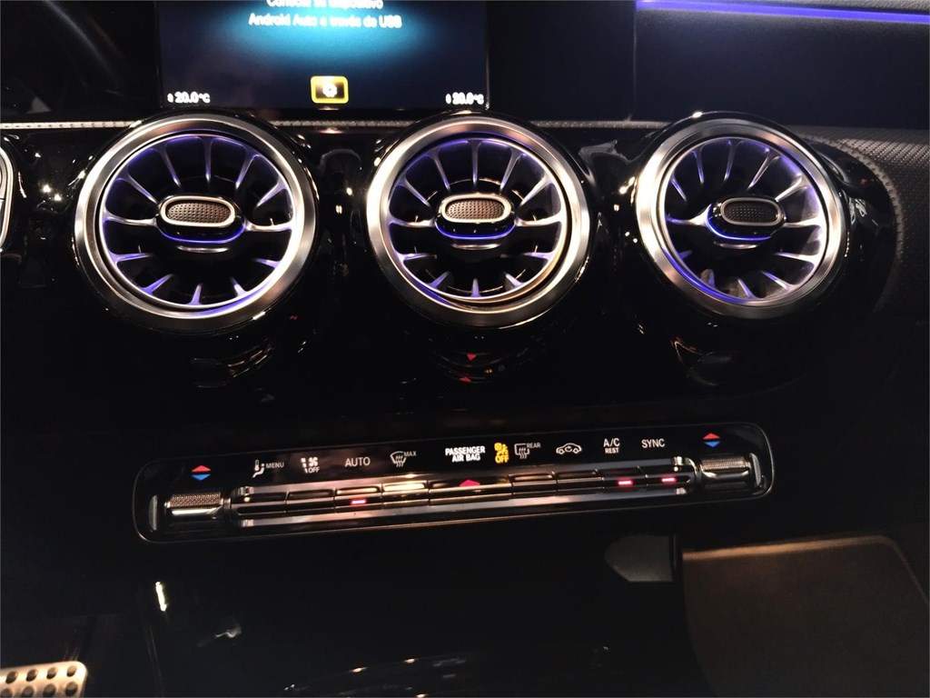 Foto 13 MERCEDES-BENZ Clase A A 200 d AMG Line