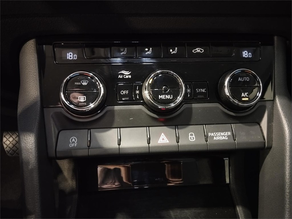 Foto 13 SKODA Karoq 1.6 TDI 115CV DSG Ambition